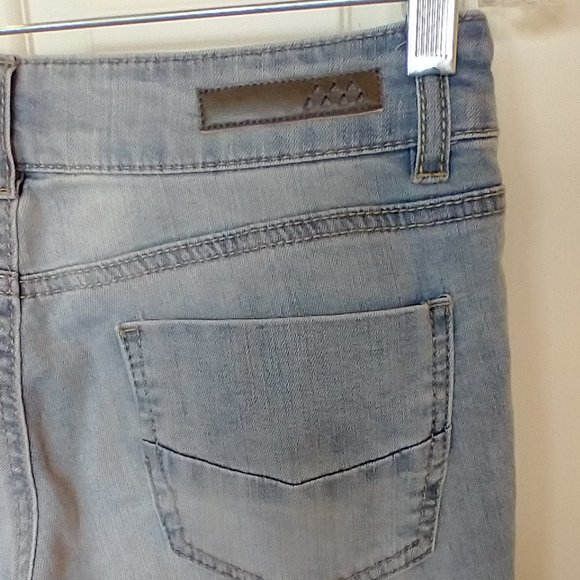 Women's Dollhouse - Charley Jeans - like new - Size 3 Waist 26 - Picture 11 of 14